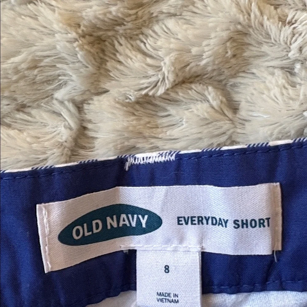 Old Navy Women's Shorts - Picture 2 of 3